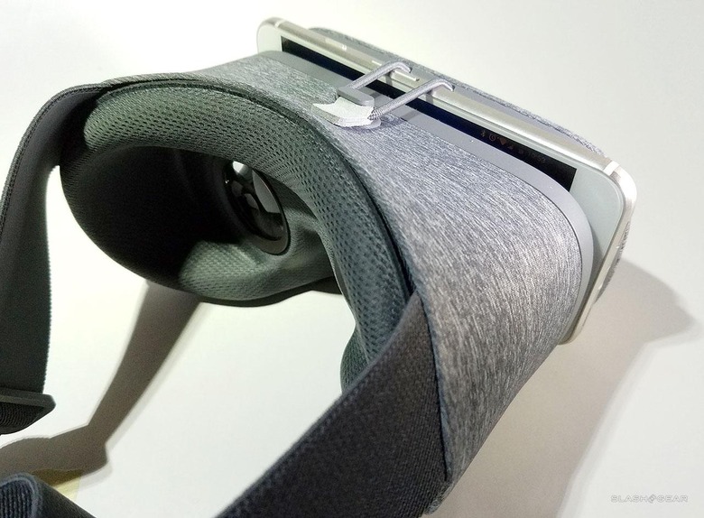 Google Daydream View Review - SlashGear