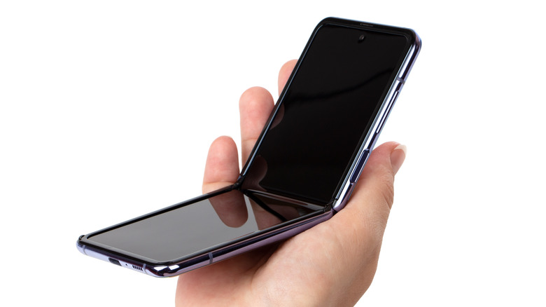  A generic foldable smartphone
