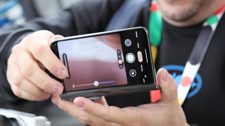Front display as viewfinder