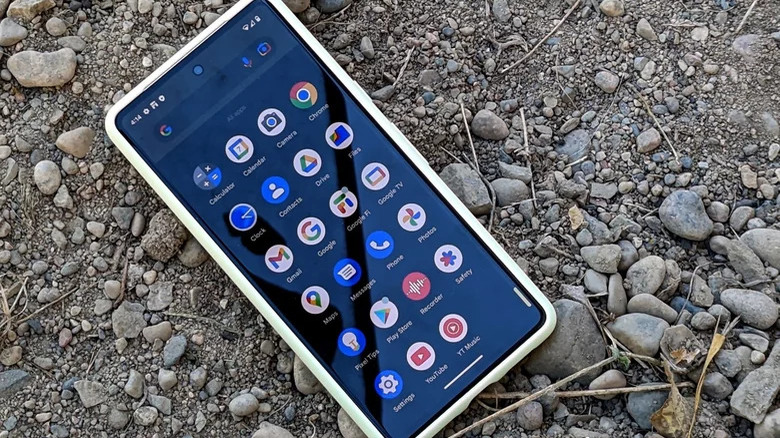 Pixel 7 view of app icons
