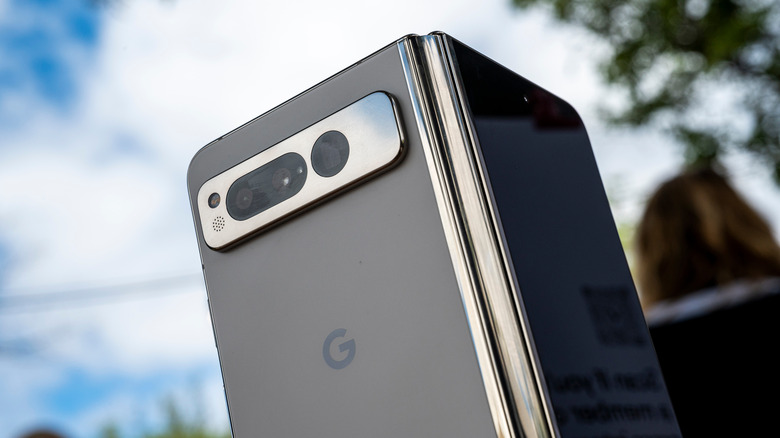 Pixel Fold smartphone hinge cameras