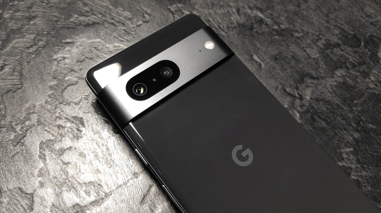 Google Pixel 7 in black