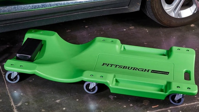 A green Pittsburgh creeper on a shop floor