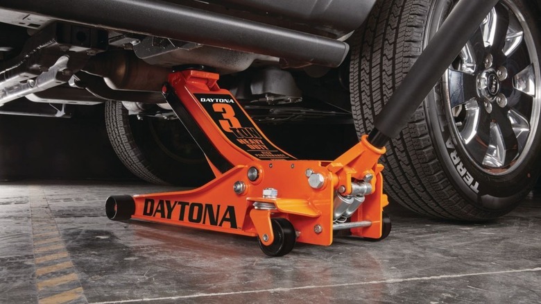 Daytona jack under car