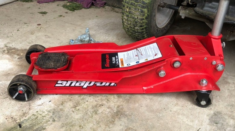 Snap-on jack on garage floor