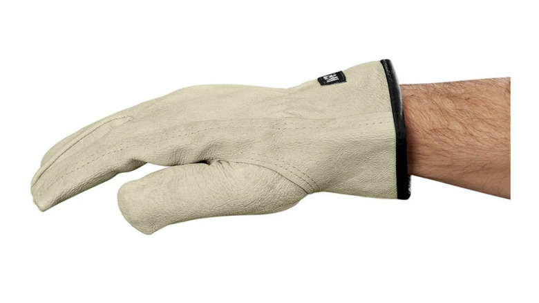 A man's hand wearing a HARDY pigskin leather work glove