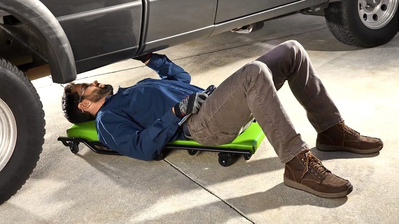 Person using Daytona Creeper