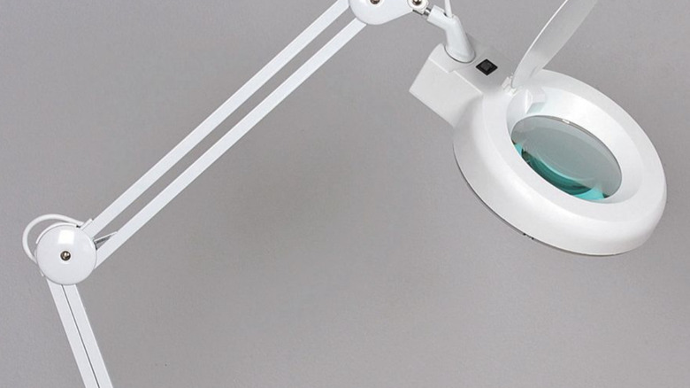 HFT magnifying lamp