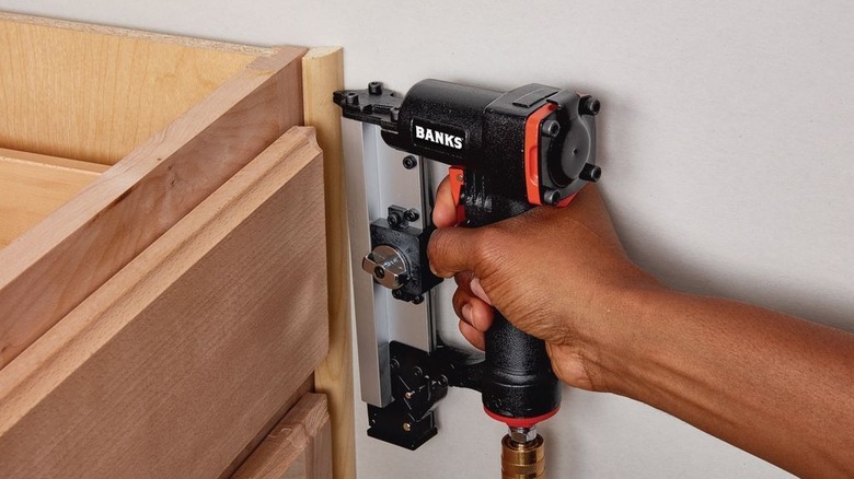 Banks pin nailer
