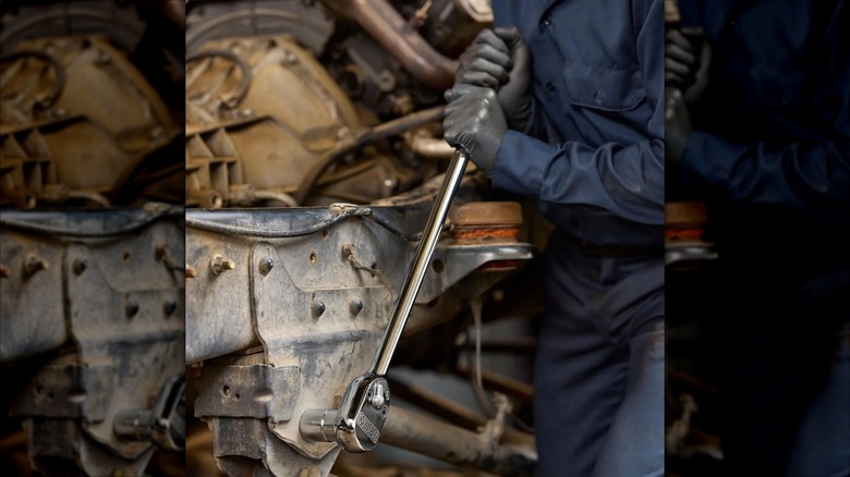 Icon G2 26-inch ¾-inch drive long ratchet in use