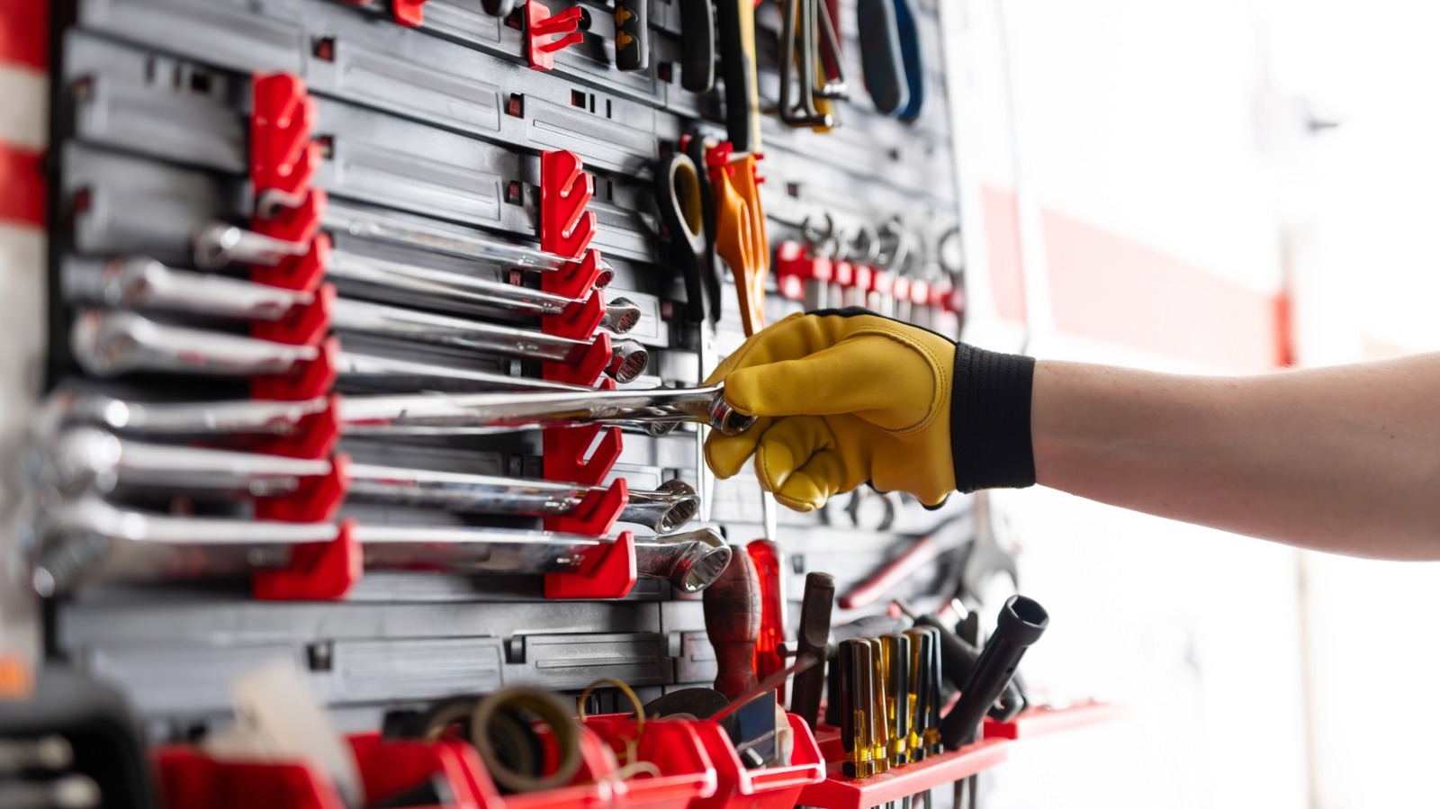 Harbor Freight Pittsburgh Vs. Pittsburgh Pro Tools: What's The Difference?