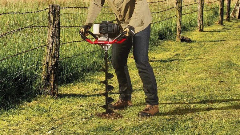 Predator Gas Powered Earth Auger