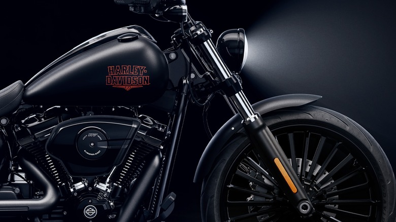 Side view of a blacked-out Harley-Davidson Breakout in front of a black backdrop