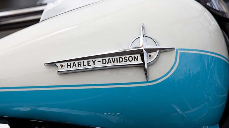 Harley-Davidson fuel tank badge