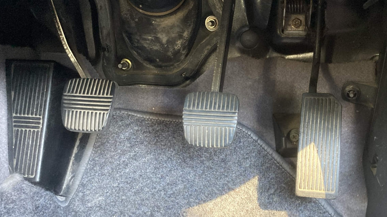 Pedal assembly of vehicle equipped with manual transmission