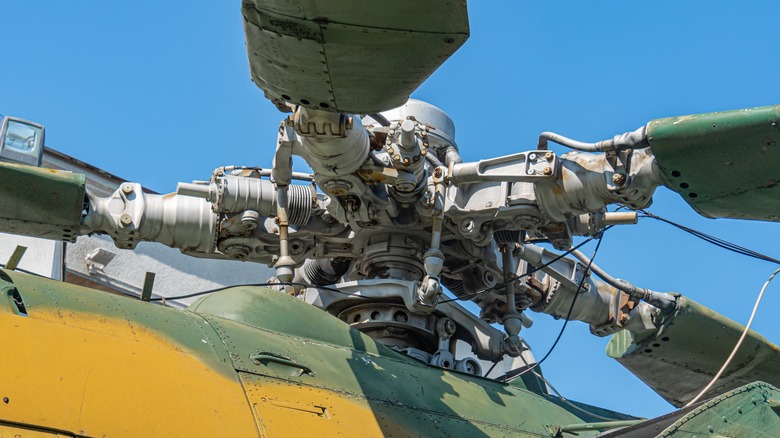 ﻿﻿The rotor system of a Ukrainian military helicopter displaying its mast and rotor blades