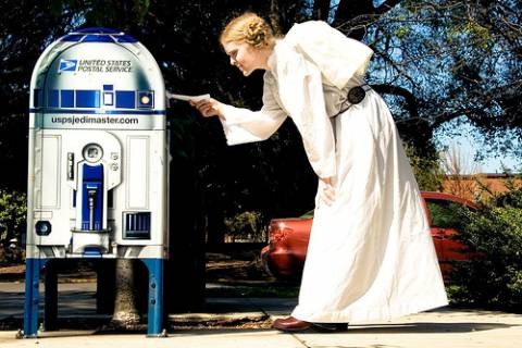 R2-D2 mailbox Leia