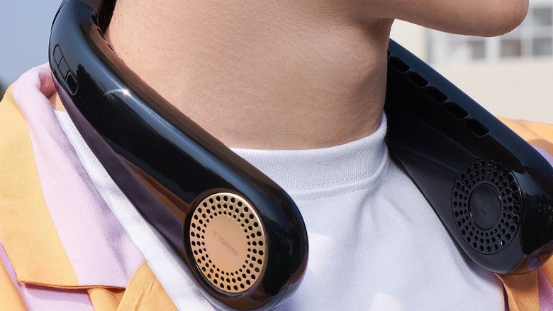 Person wearing the TORRAS Coolify Air