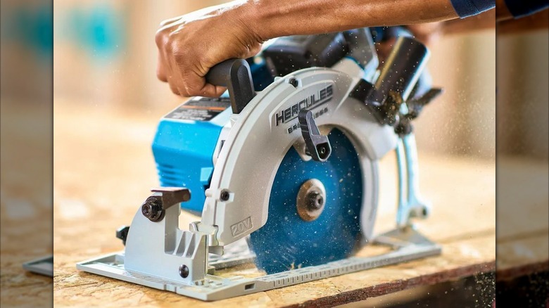Hercules 20V Cordless 7-¼-inch Rear-Handle Worm-Drive Style Circular Saw in use