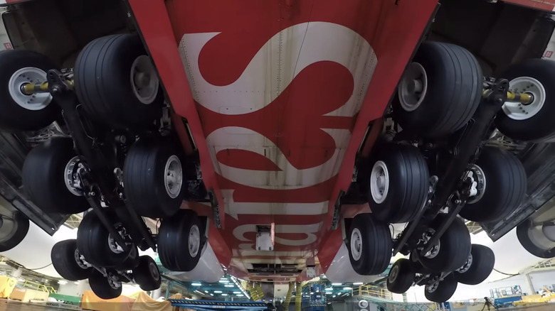 Landing gear replacement on an Airbus A380
