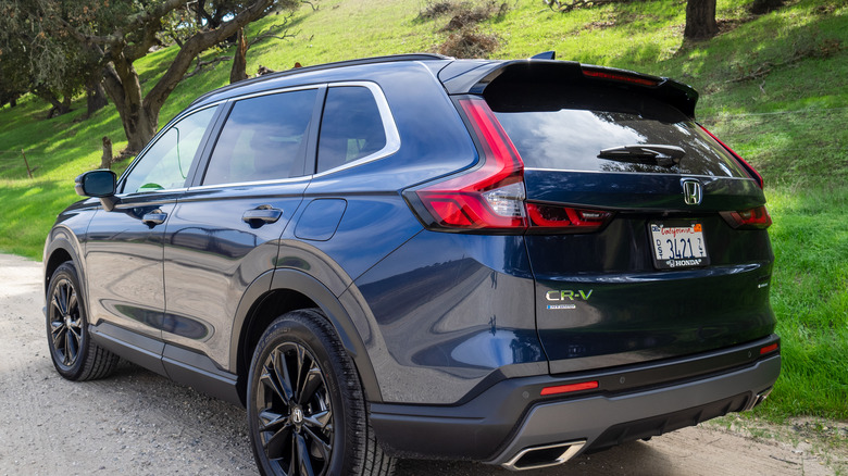2023 Honda CR-V Hybrid left rear three-quarter view