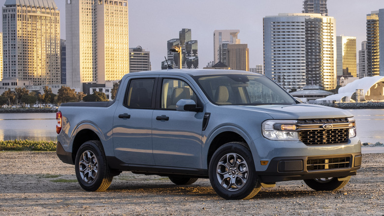 Ford Maverick Hybrid city parked