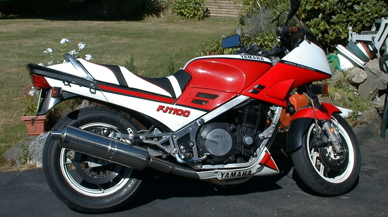 Racer riding Yamaha YZF-R1