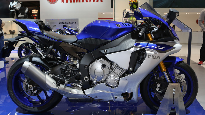 Here s How The Yamaha YZF R1 Took Sports Bikes To The Next Level