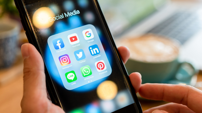 iPhone 7 Social media folder