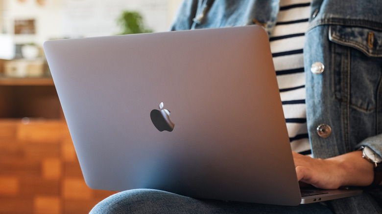 woman working on macbook