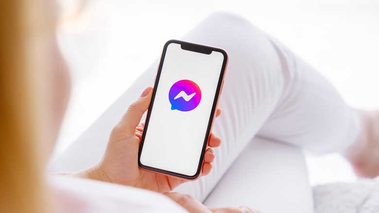 facebook messenger logo on iphone