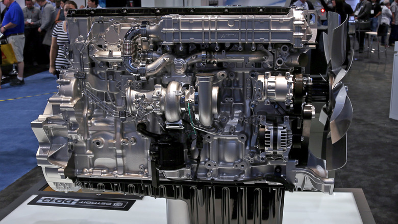 The Detroit Diesel DD13 up close