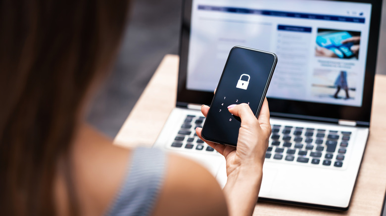 Two-factor authentication smartphone