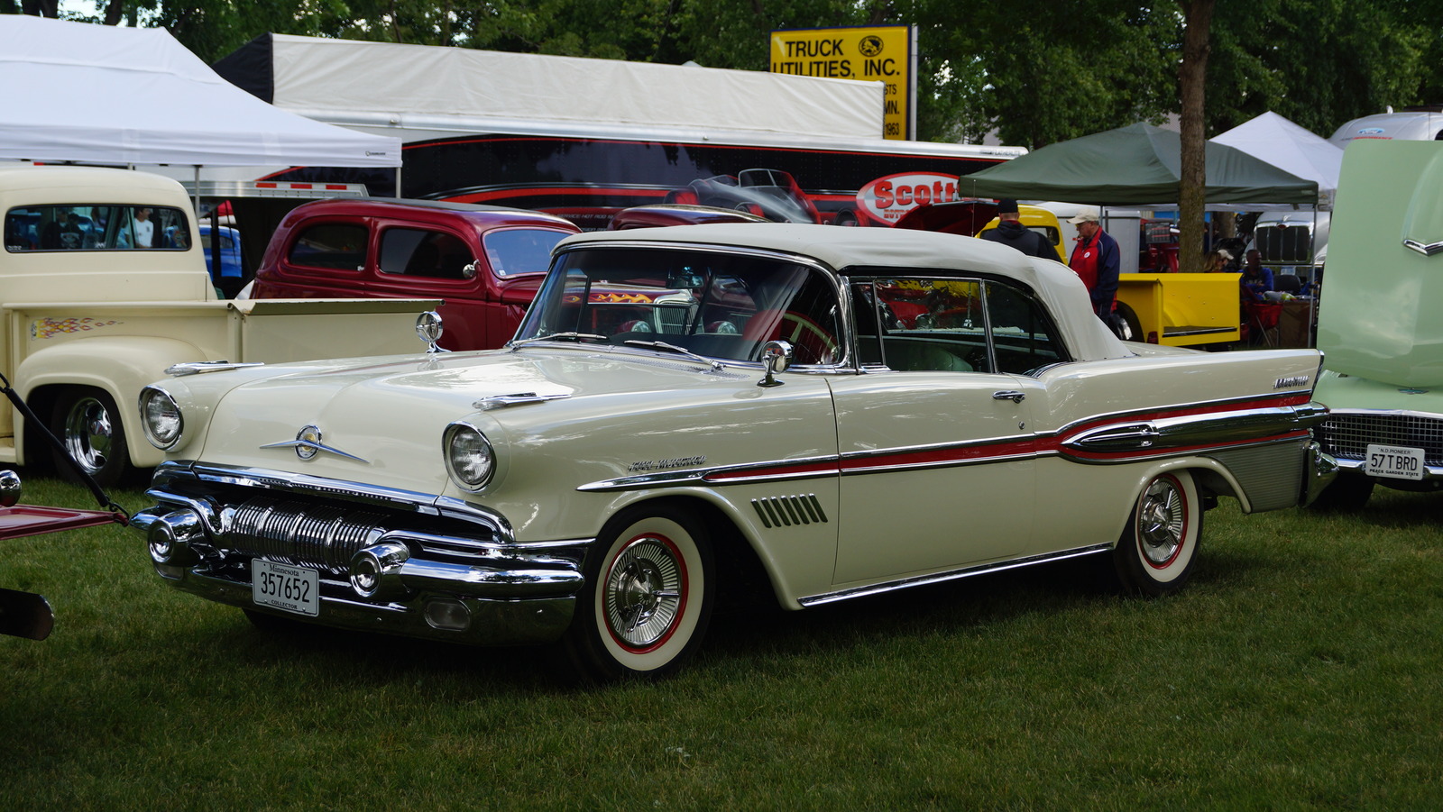 Here's What Made The 1957 Pontiac Bonneville So Iconic