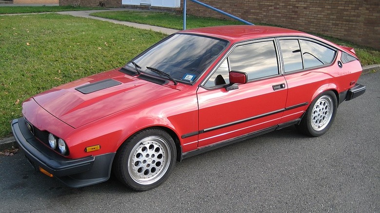 Red Alfa Romeo GTV6