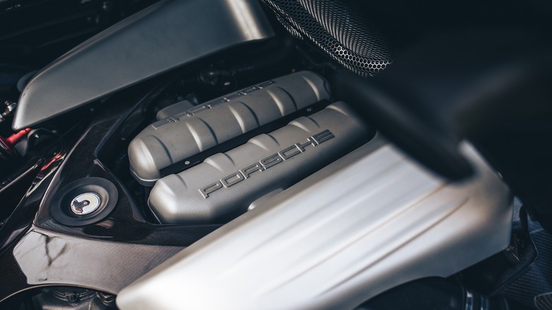 Porsche Carrera GT engine