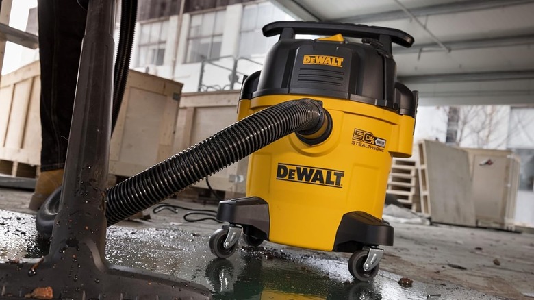 DEWALT 5 Gallon STEALTHSONIC Shop Vacuum
