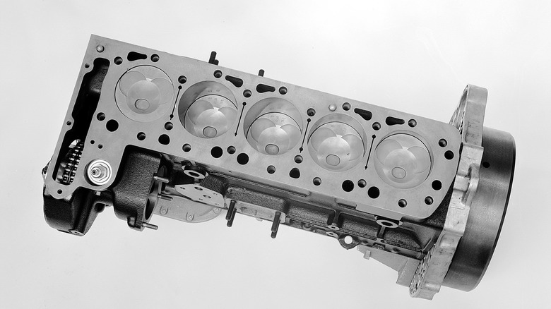 Mercedes OM617 engine internals