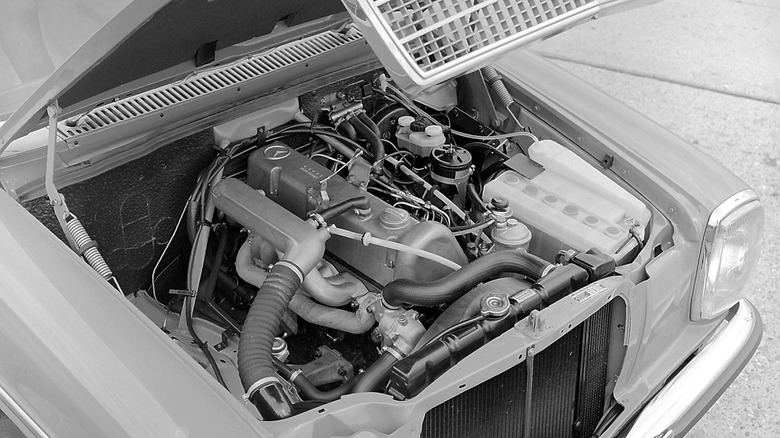 Mercedes OM617 engine bay