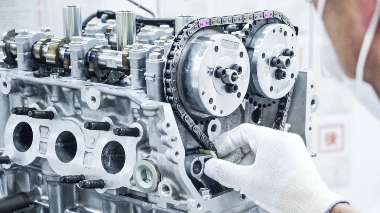 Toyota G16E-GTS engine being built in factory