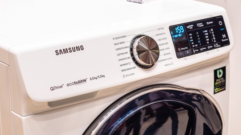 Samsung QDrive washing machine with digital display and dial