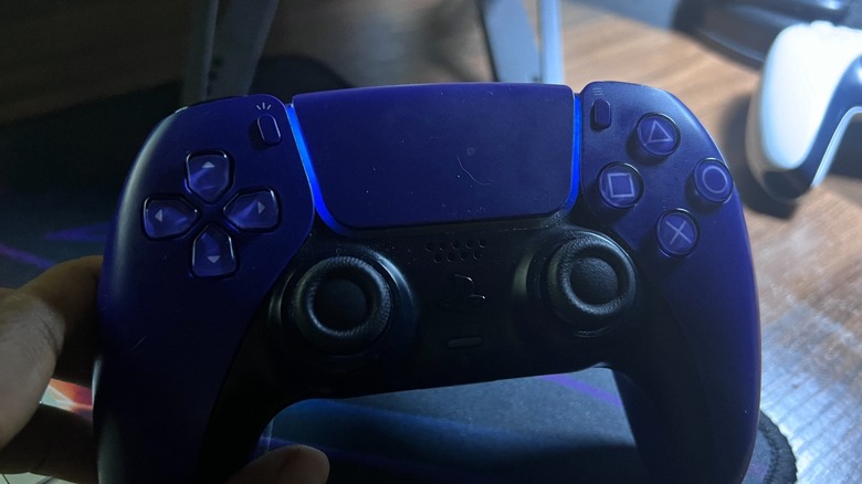 Purple PS5 controller flashing blue light