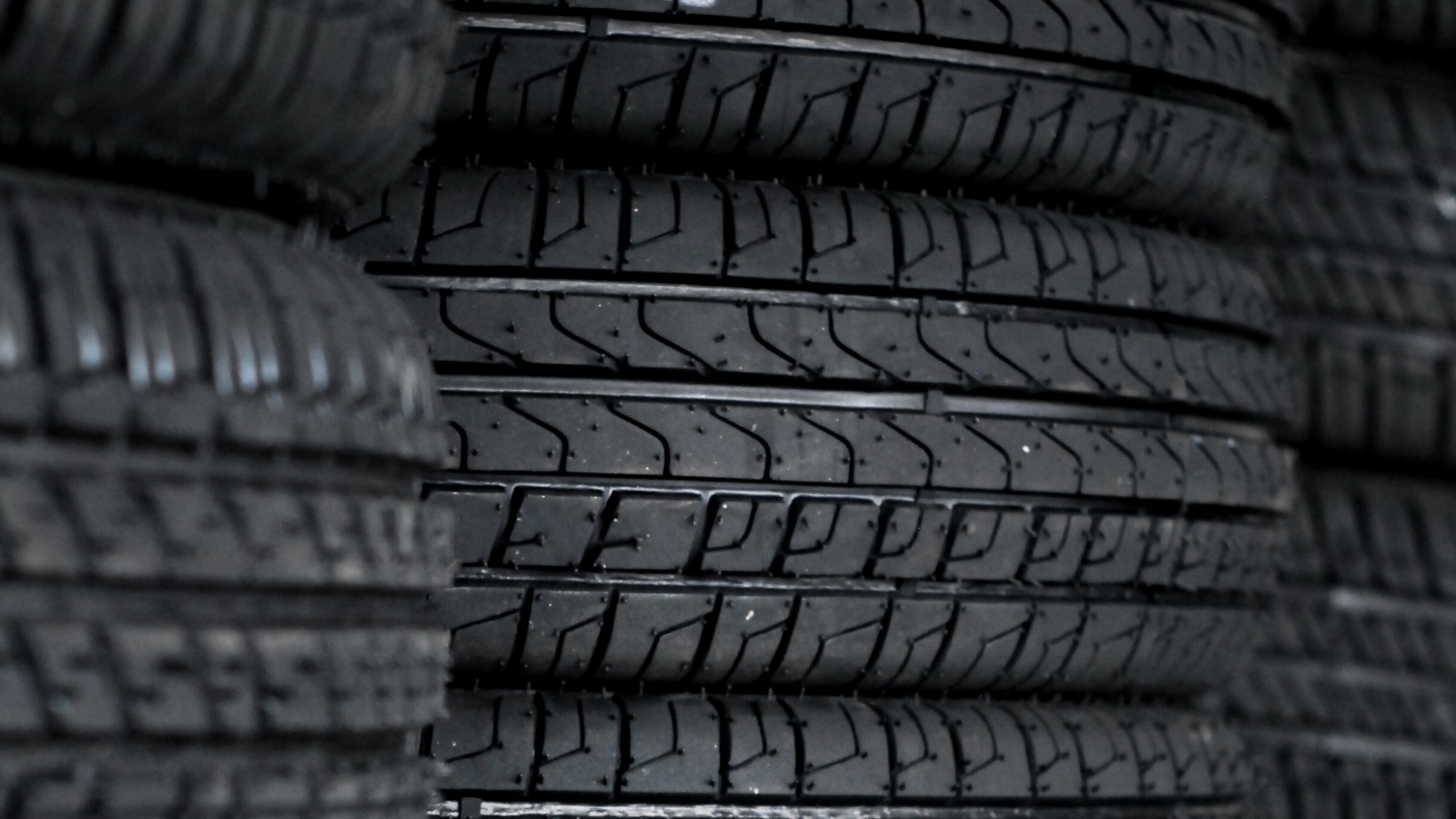 Here’s What Those Little Rubber Hairs On Car Tires Are For – SlashGear