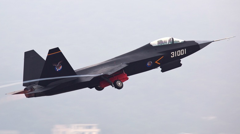 Shenyang J-31 prototype flying