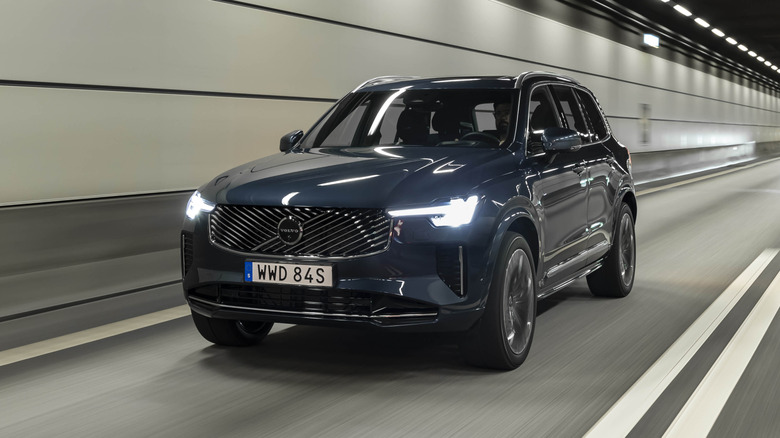 Navy 2025 Volvo XC90 driving through a tunnel