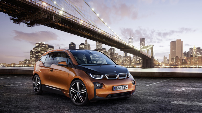 The BMW i3 parked near Brooklyn Bridge