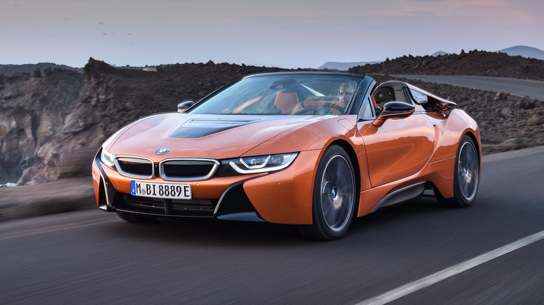 BMW i8 Roadster orange