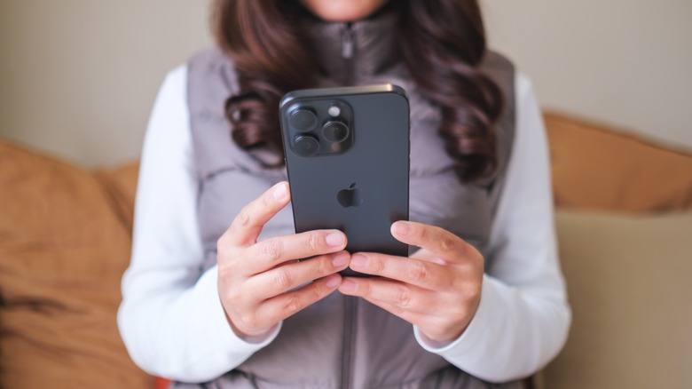 woman holding iphone 15 pro max
