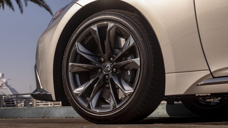 Lexus LS wheel detail