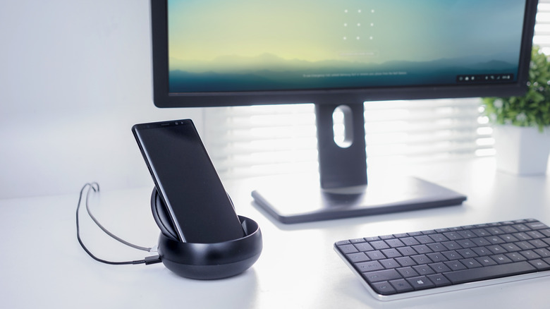 Samsung Galaxy phone connected via DeX